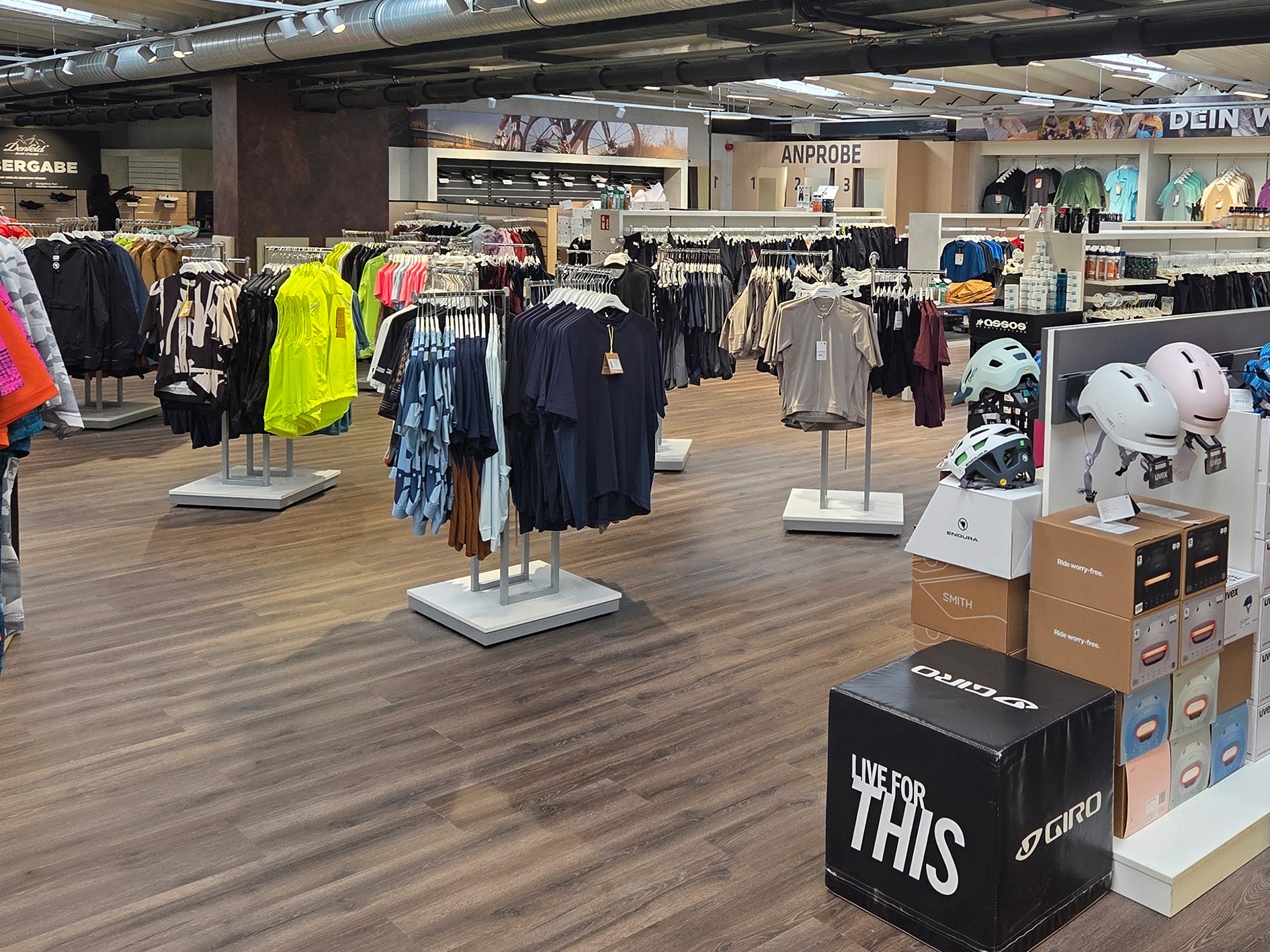 Neue Bekleidungsabteilung Front