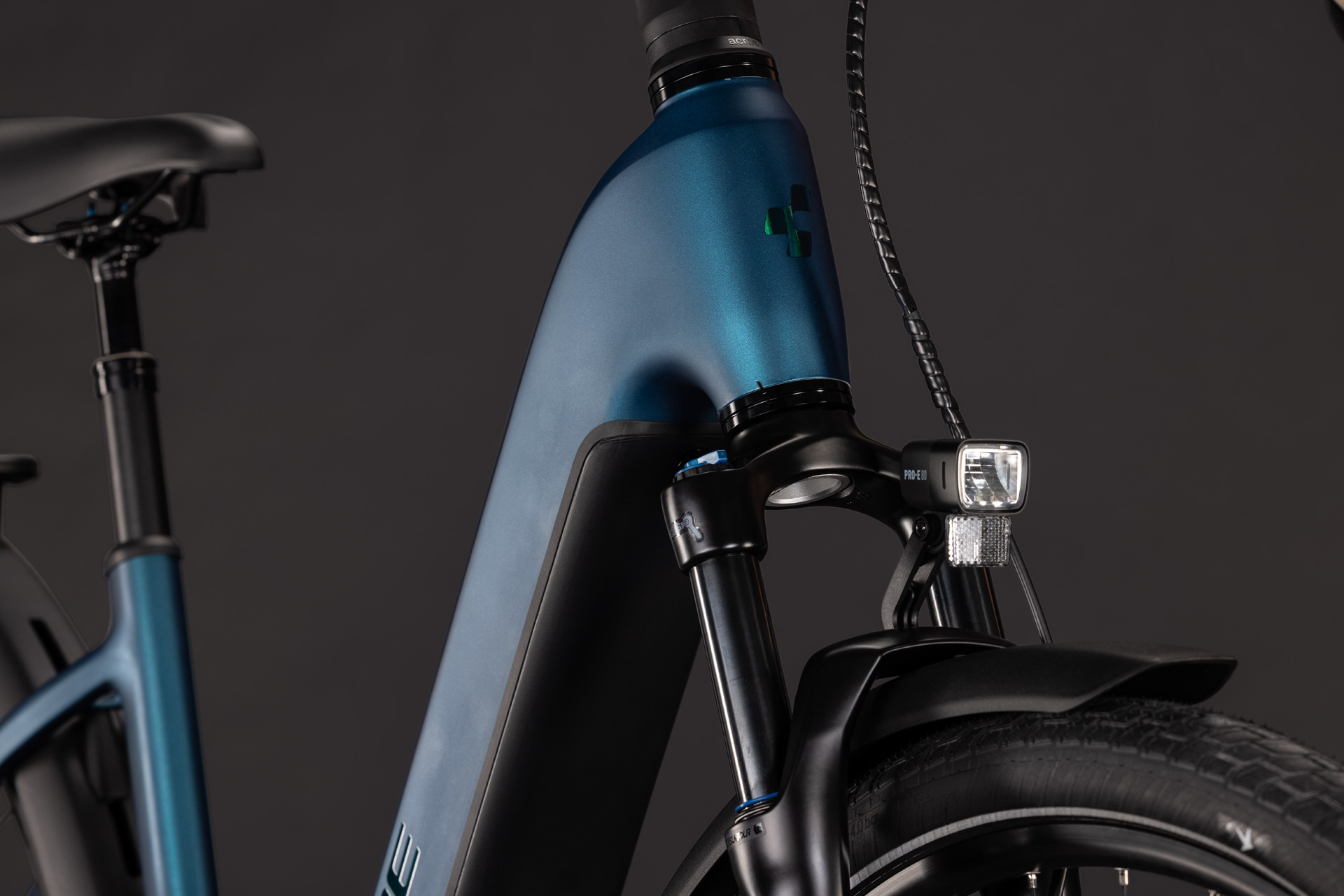 Cube Touring Hybrid Pro 800 electricblue´n´prizm 2027